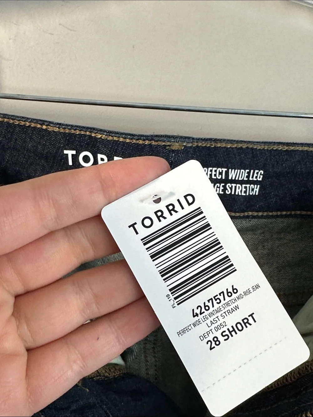 NWT Torrid Perfect Wide Leg Vintage Stretch Mid Rise Jeans Size 28S